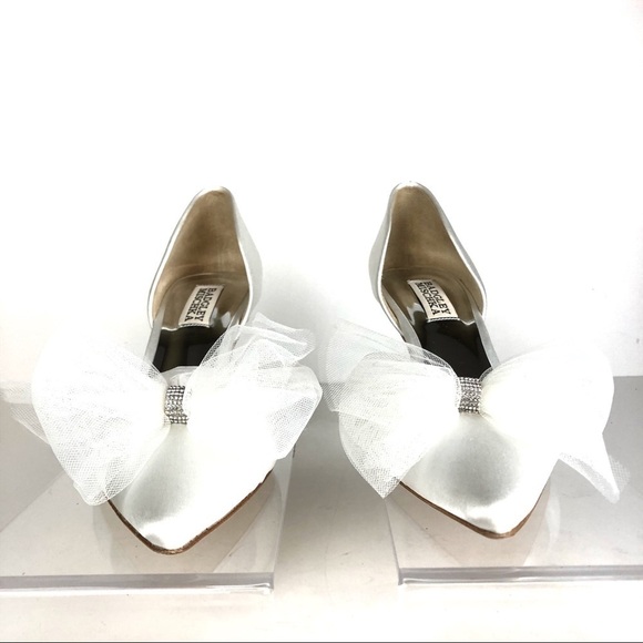 Badgley Mischka Festive Bow Kitten Heels Rhinestone Soft White Satin Pumps Sz 6 - Picture 3 of 10